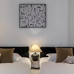Molly Homestay - Nanjing West Road Jing\'An Temple Townhouse Near Subway