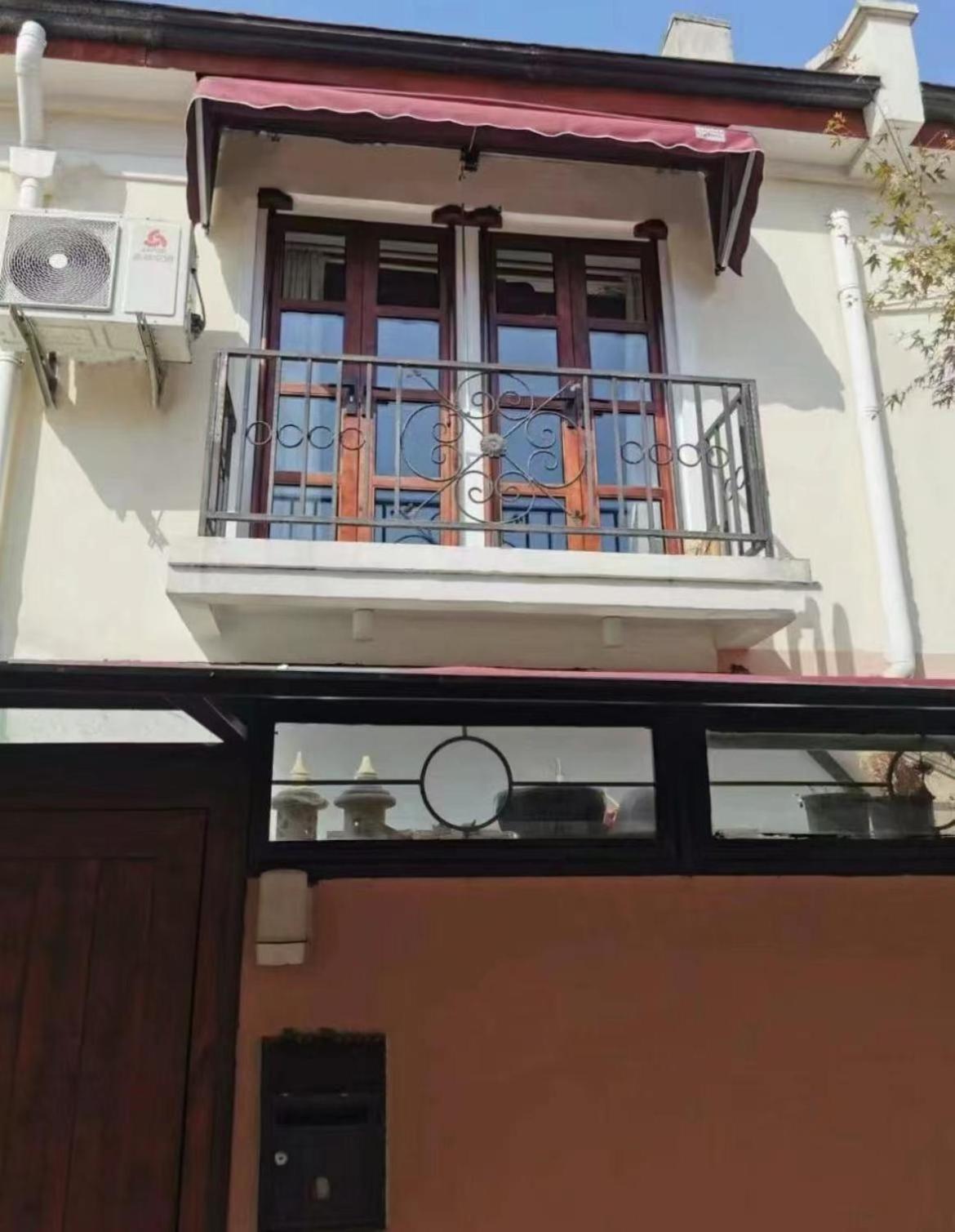 Molly - Nanjing West Road Jing'an Temple Townhouse Near Subway Apartment *